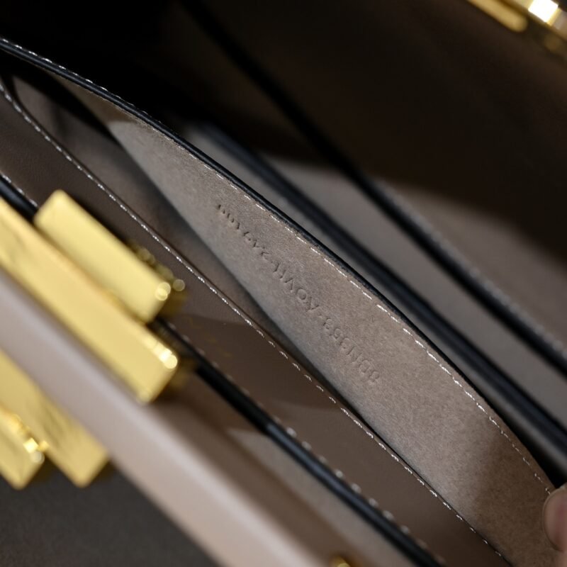 FENDI 8801 SIZE:33×22.5×10CM - 图片 9